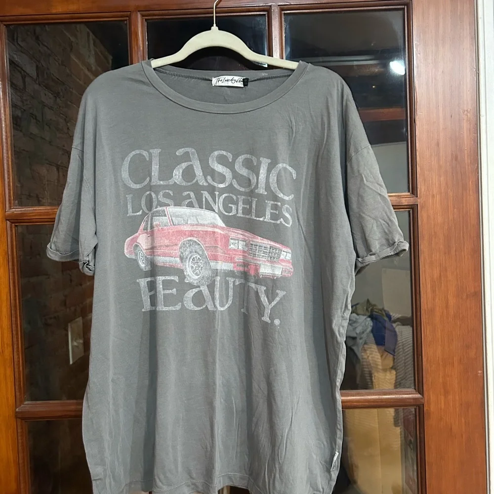 Classic Beauty Oversized Tee - Picture 3 of 7